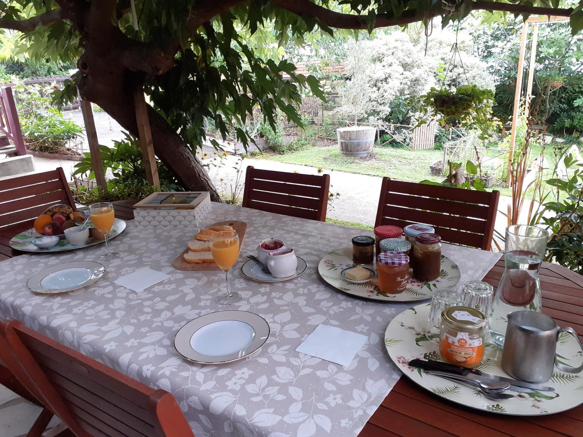 Au Bosquet, Chambre Et Salle De Bains Avec Petit Dejeuner A 600 M Du Centre Dans Un Cadre Calme Et Verdoyant Salies-de-Béarn エクステリア 写真